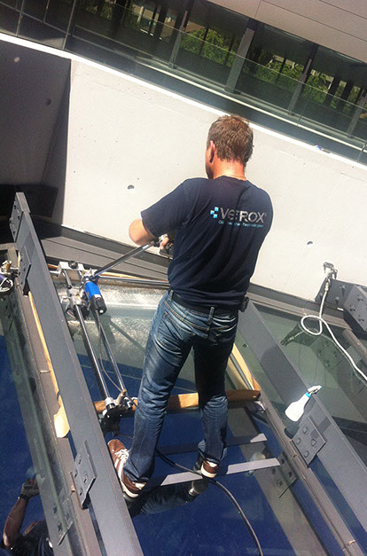 vetrox, surfaces vitrées, laitances sur verre, polir de fines rayures, enlever de fines rayures, enlever des rayures, égratignures