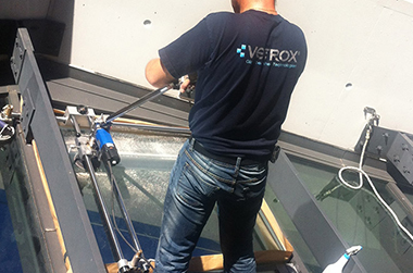 vetrox, surfaces vitrées, laitances sur verre, polir de fines rayures, enlever de fines rayures, enlever des rayures, égratignures