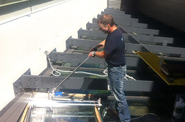 vetrox, surfaces vitrées, laitances sur verre, polir de fines rayures, enlever de fines rayures, enlever des rayures, égratignures